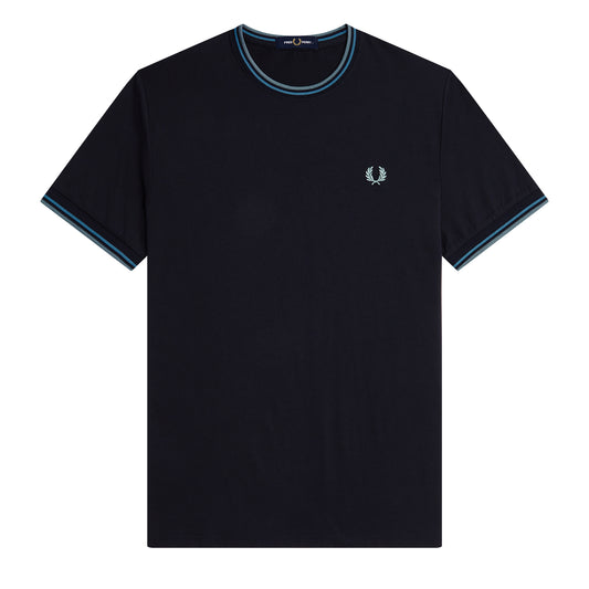 Fred Perry Twin Tipper T-Shirt Navy/Soft Blue/Silver Blue. Foto da parte da frente.