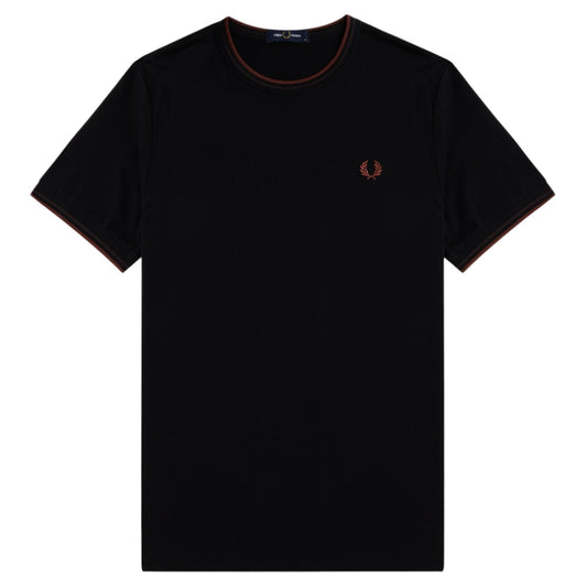 Fred Perry Twin Tipped Short Sleeve T-Shirt Black/Carrington Brick/Whisky Brown. Foto da parte da frente.