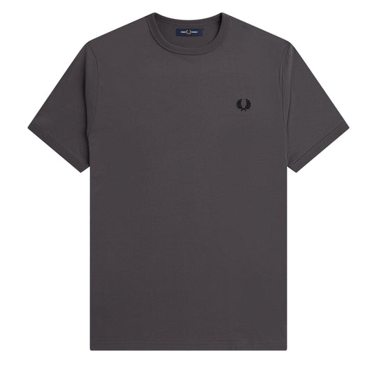 Fred Perry Ringer T-Shirt Gunmetal. Foto da parte da frente.