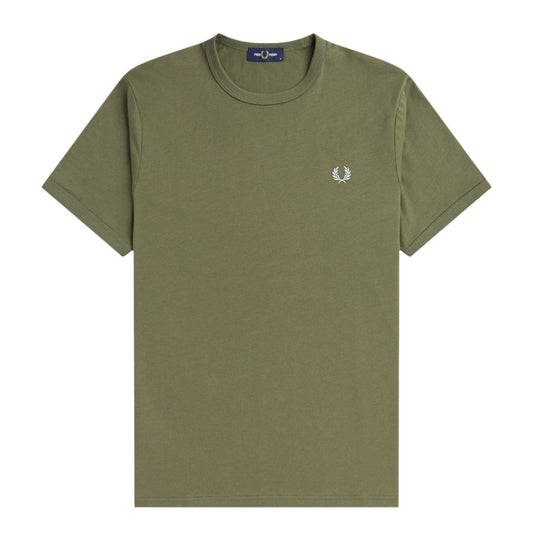 Fred Perry Ringer T-Shirt Uniform Green. Foto da parte da frente.