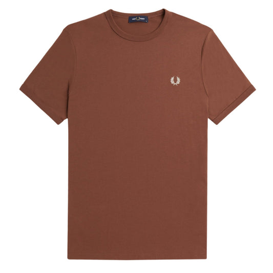 Fred Perry Ringer Short Sleeve T-Shirt Whisky Brown. Foto da parte da frente.