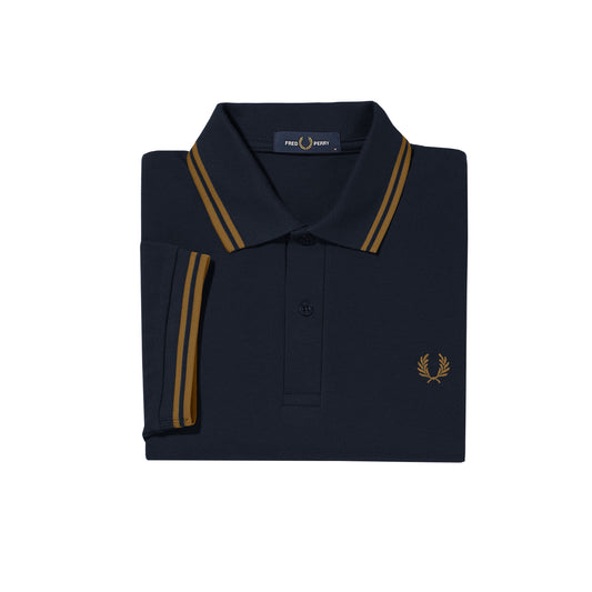 Fred Perry Twin Tipped Fred Perry Shirt Navy/Dark Caramel. Foto dobrado.