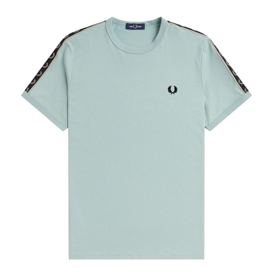 Fred Perry Contrast Tape Ringer T-Shirt Silver Blue/Warm Grey. Foto da parte da frente.