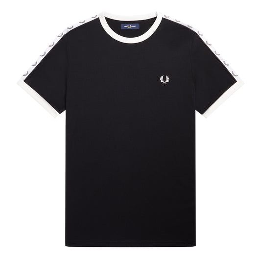 Fred Perry Taped Ringer T-Shirt Black. Foto da parte da frente.