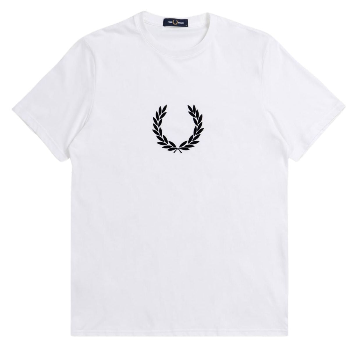 Fred Perry Flocked Laurel Wreath Graphic T-Shirt White. Foto da parte da frente.