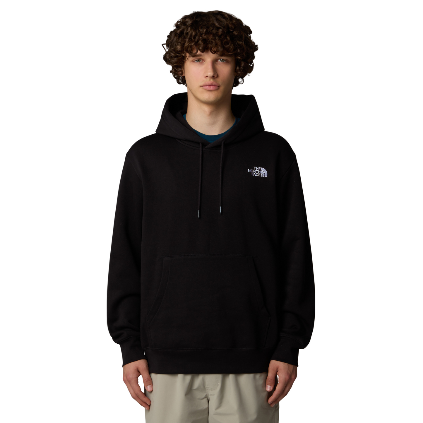 Sweat com carapuço para homem The North Face Essential Relaxed em TNF Black. Foto da parte da frente vestida.