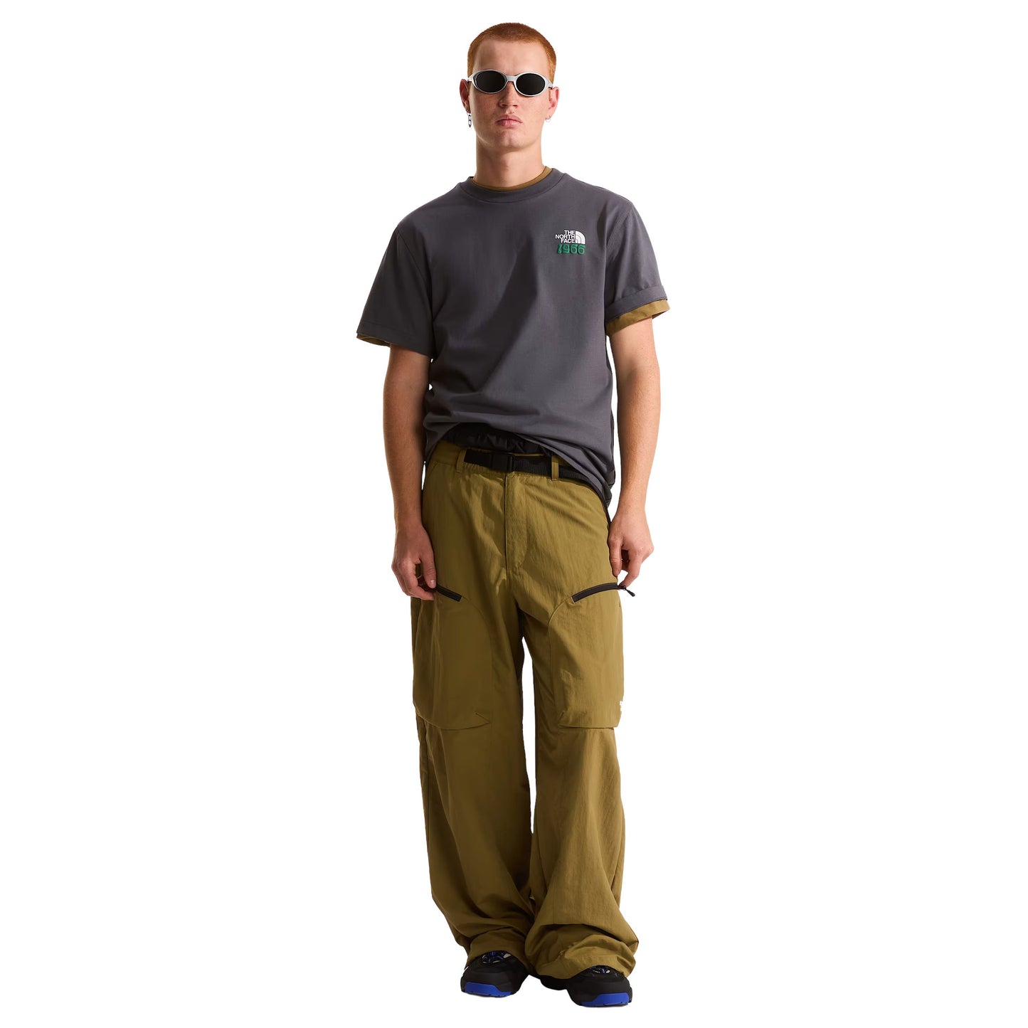 T-Shirt de manga curta para homem The North Face 1966 Motion Relaxed Graphic em Cinza Transcendent. Foto da parte da frente, vestida.