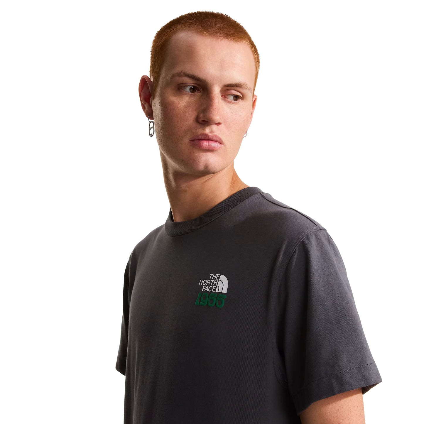 T-Shirt de manga curta para homem The North Face 1966 Motion Relaxed Graphic em Cinza Transcendent. Foto da parte da frente, vestida.