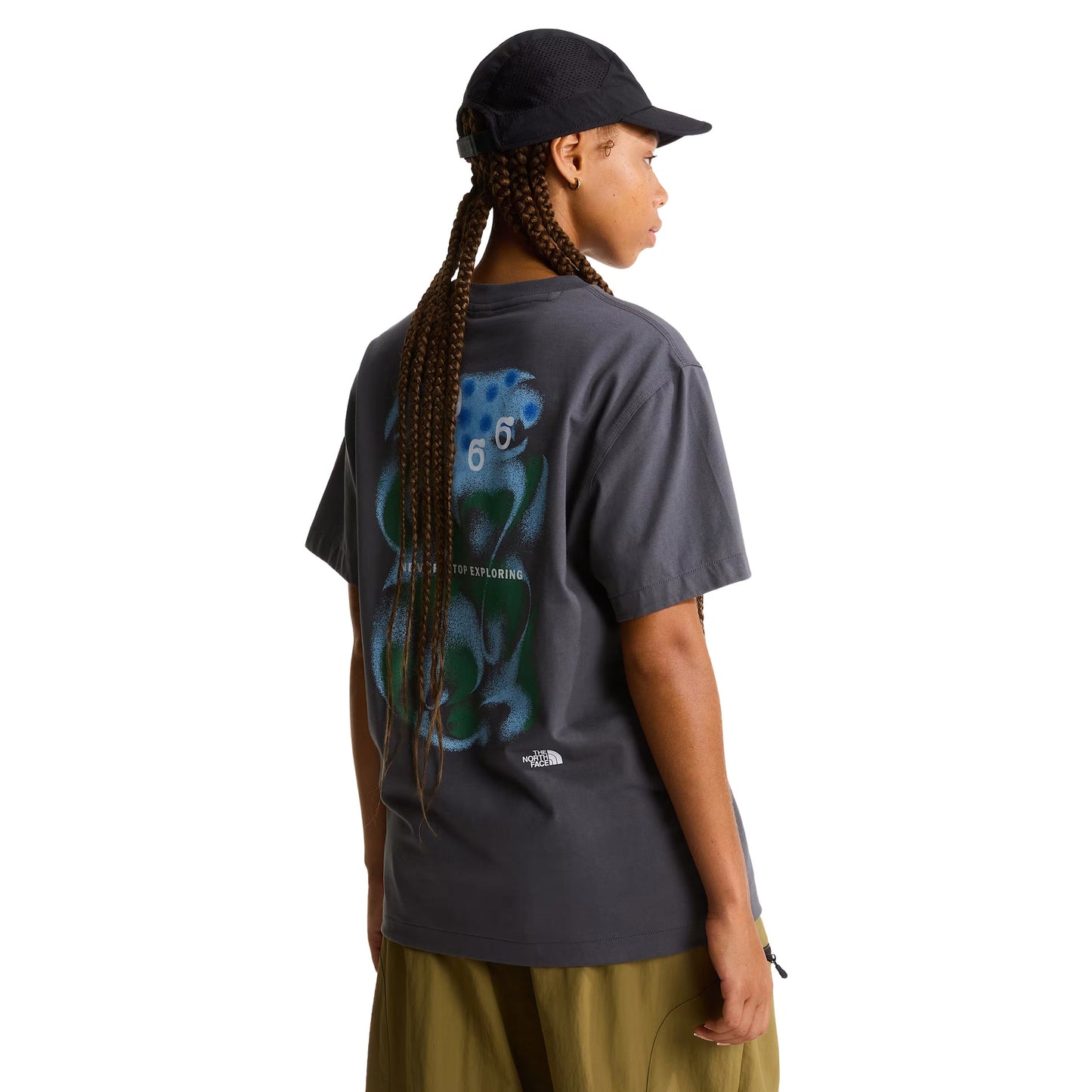 T-Shirt de manga curta para homem The North Face 1966 Motion Relaxed Graphic em Cinza Transcendent. Foto da parte de trás, vestida.