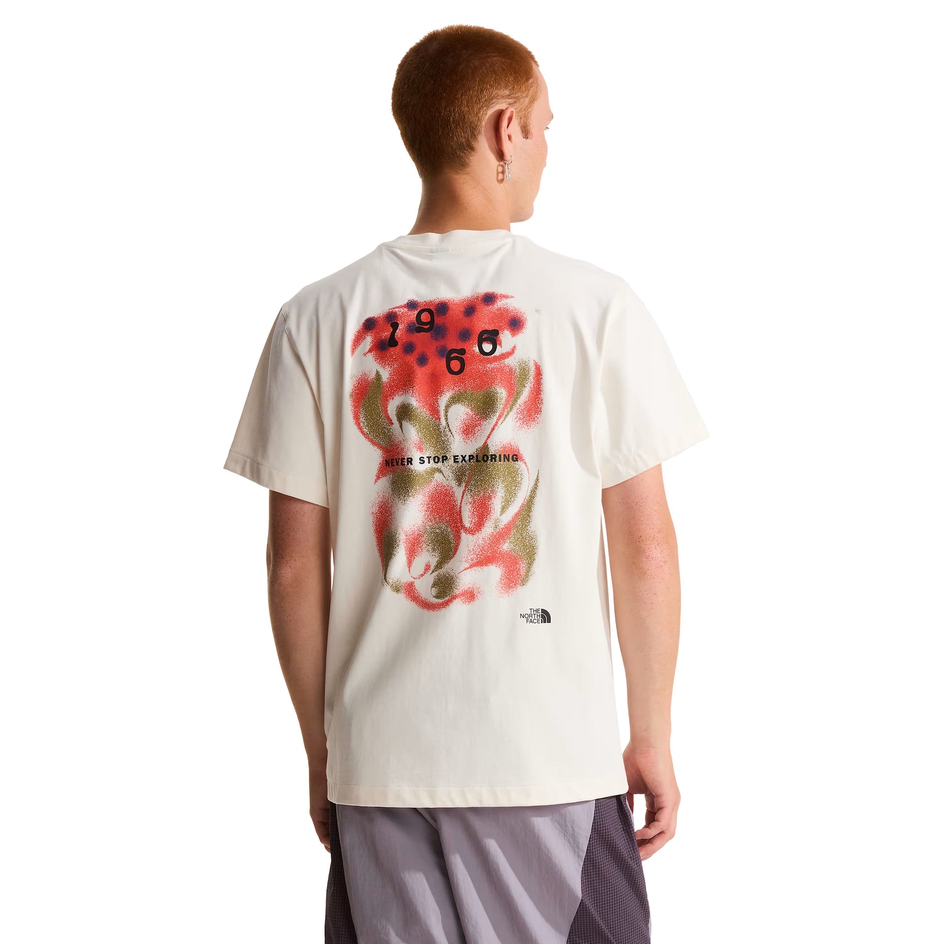 T-Shirt de manga curta para homem The North Face 1966 Motion Relaxed Graphic em Branco Dune. Foto da parte de trás, vestida.