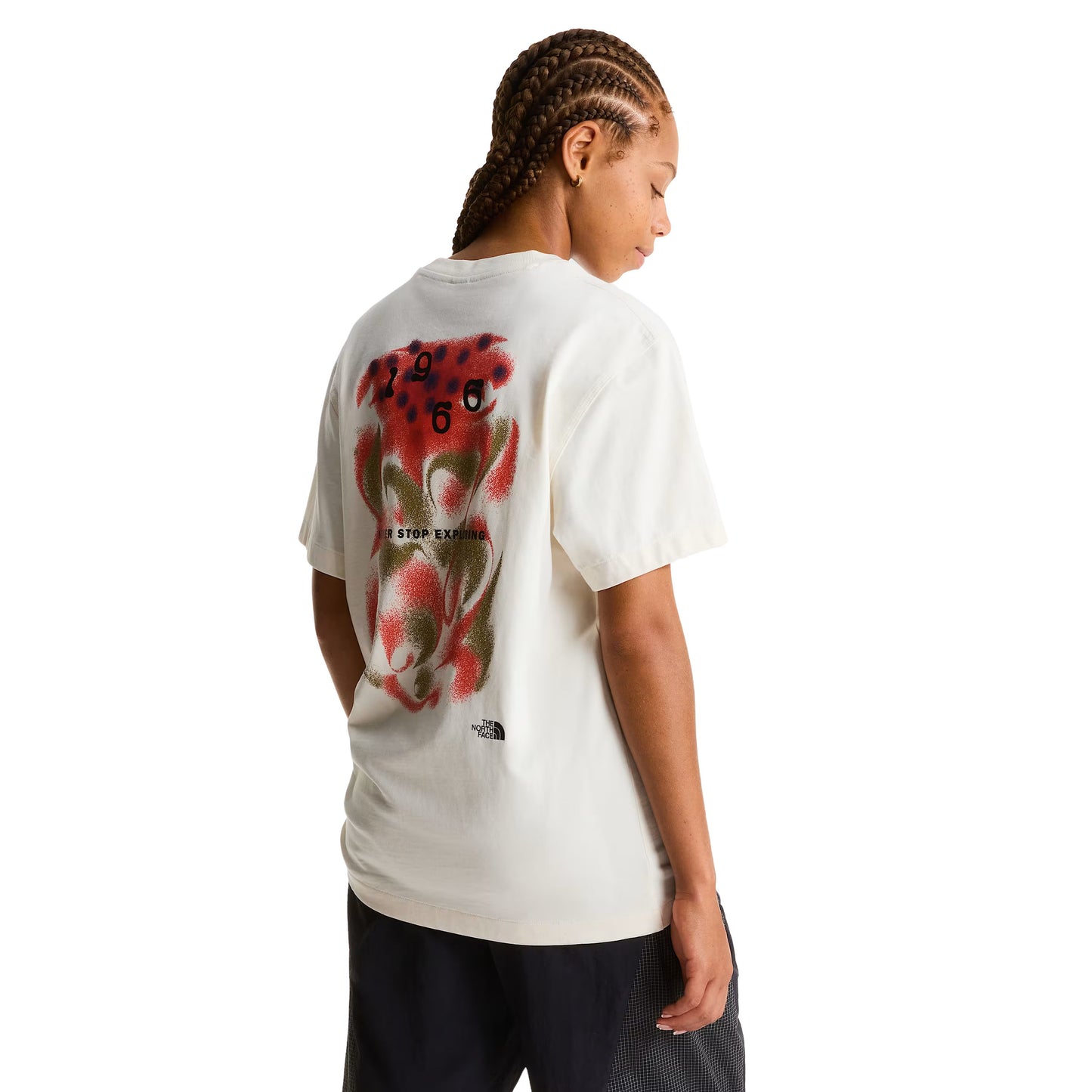 T-Shirt de manga curta para homem The North Face 1966 Motion Relaxed Graphic em Branco Dune. Foto da parte de trás, vestida.