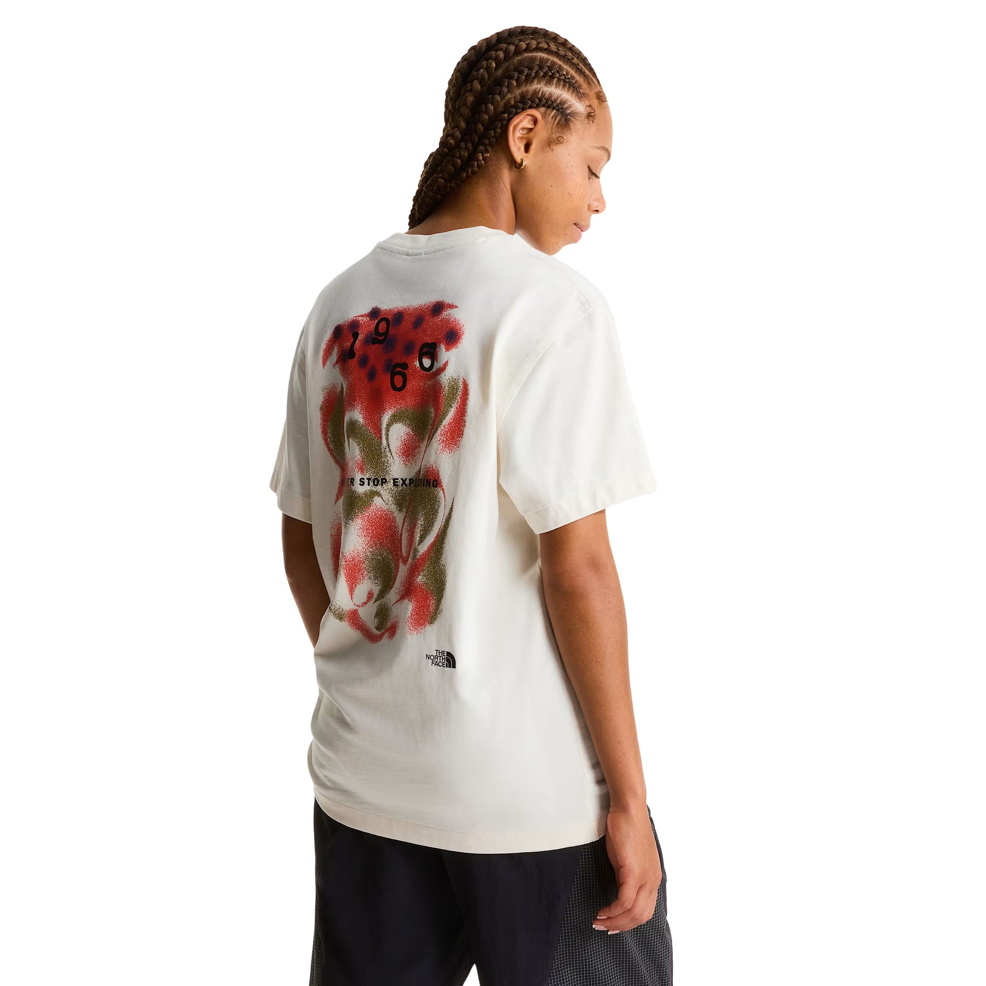 T-Shirt de manga curta para homem The North Face 1966 Motion Relaxed Graphic em Branco Dune. Foto da parte de trás, vestida.