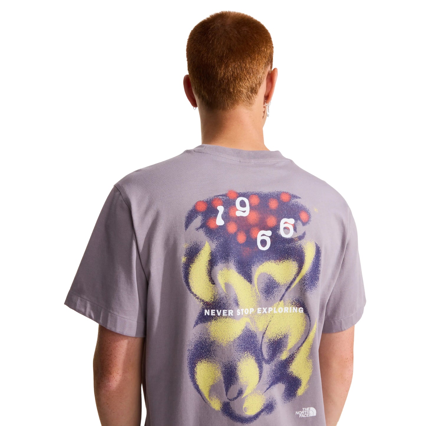 T-Shirt de manga curta para homem The North Face 1966 Motion Relaxed Graphic em Cinza Transcendent. Foto de detalhe da parte de trás, vestida em modelo masculino.