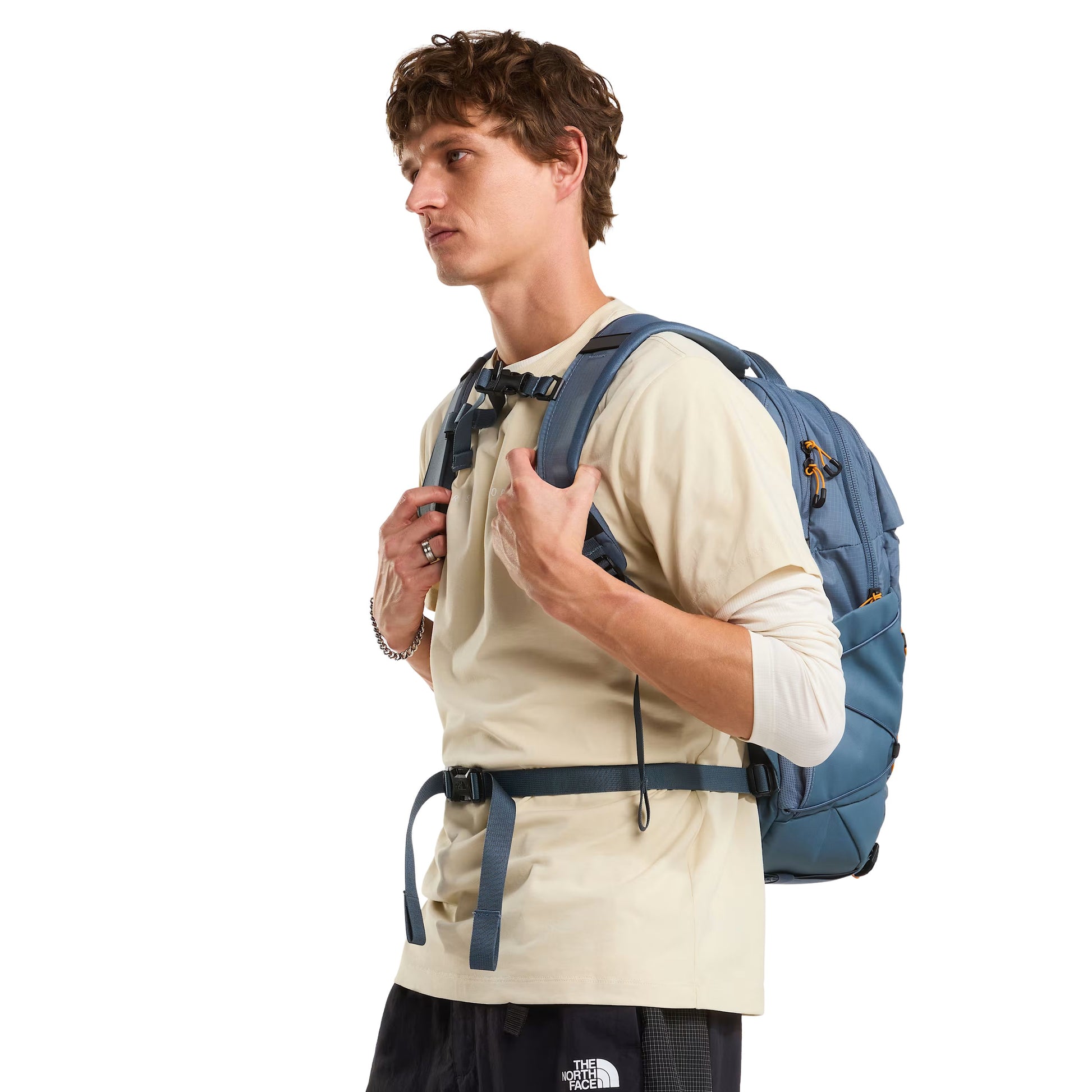 Mochila unissexo The North Face Borealis em Cinza Granite/Laranja Dust. Foto da parte da frente nas costas.