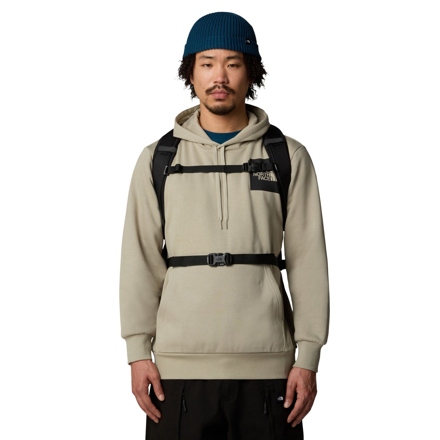 Mochila unissexo The North Face Borealis em TNF Black/TNF Black. Foto da parte da frente, vestida.