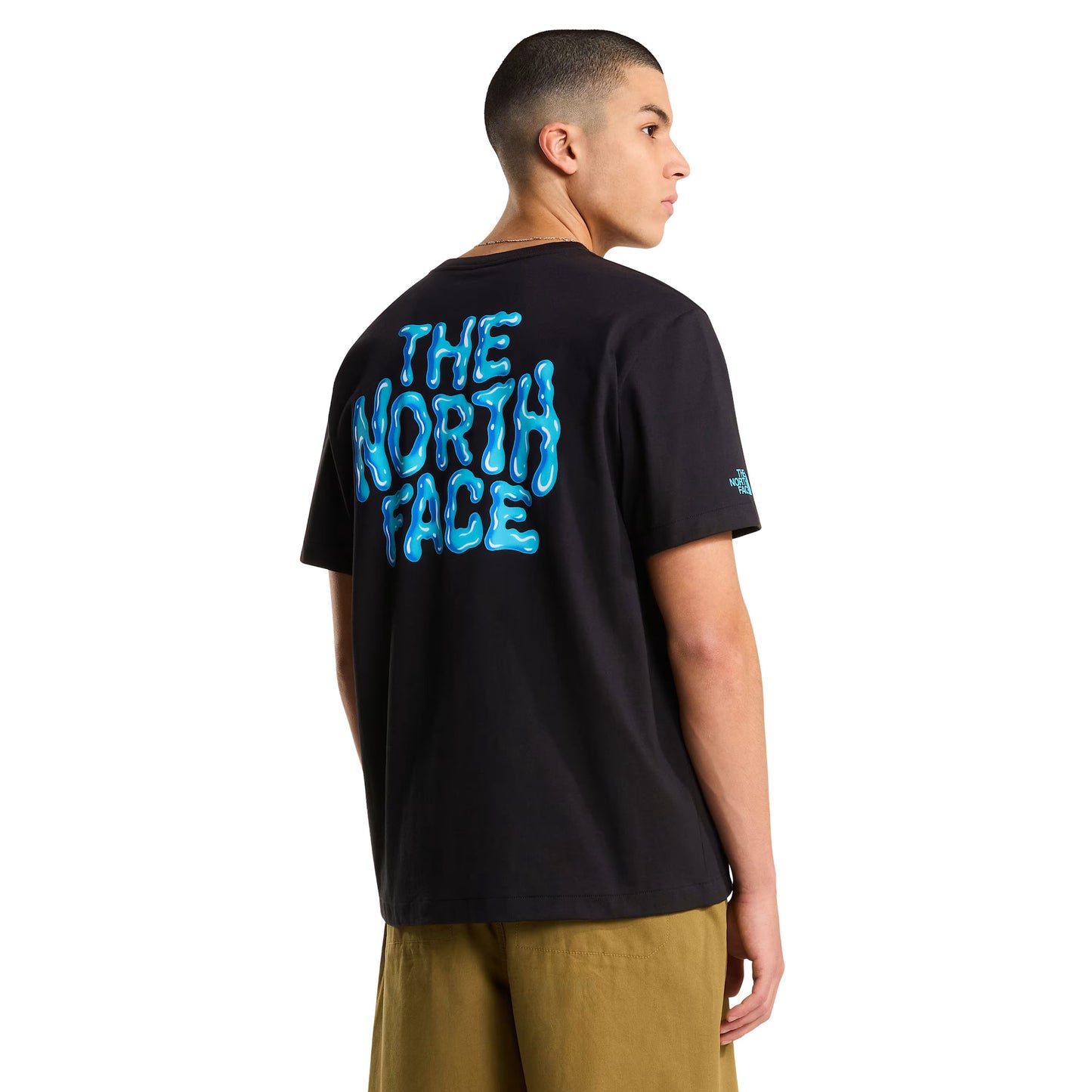 T-Shirt de manga curta para homem The North Face Drip Logo Graphic em Preto TNF. Foto da parte de trás, vestida.