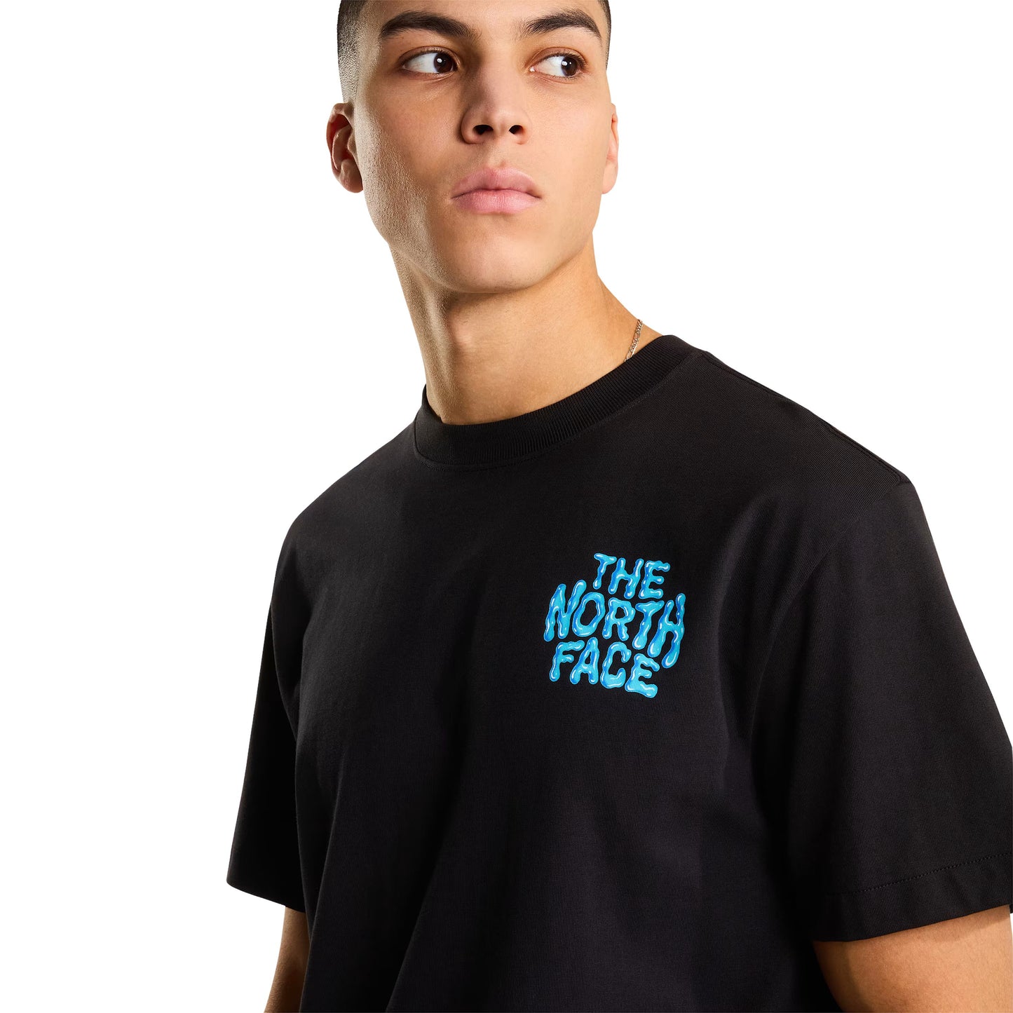 T-Shirt de manga curta para homem The North Face Drip Logo Graphic em Preto TNF. Foto da parte da frente, vestida.