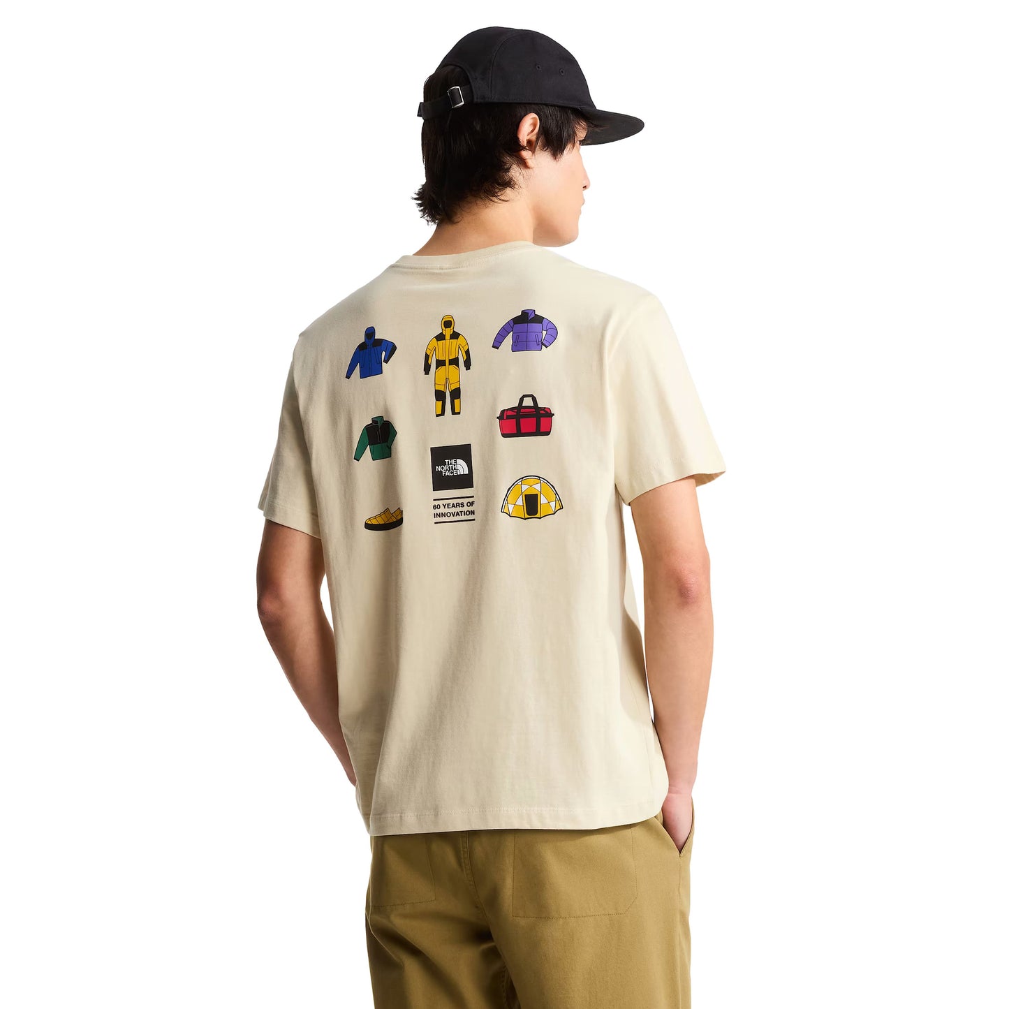 T-Shirt de manga curta para homem The North Face Icon Celebration Regular em Desert Stone. Foto da parte de trás, vestida.