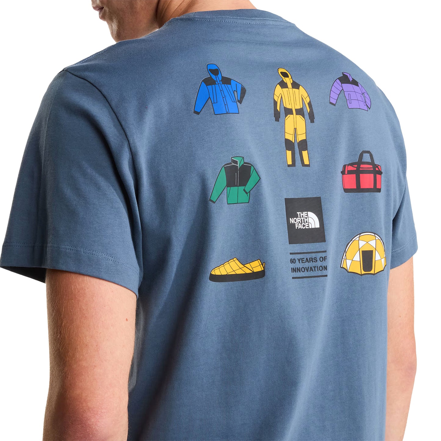 T-Shirt de manga curta para homem The North Face Icon Celebration Regular em Cinza Granite. Foto de detalhe da parte de trás, vestida.