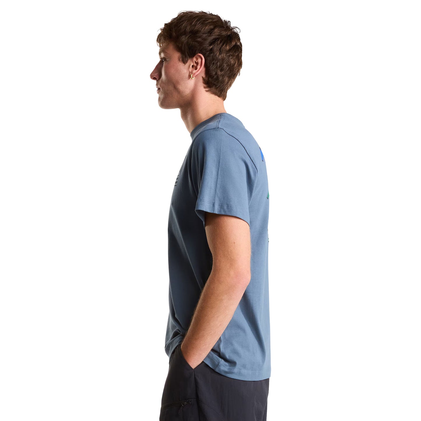 T-Shirt de manga curta para homem The North Face Icon Celebration Regular em Cinza Granite. Foto da lateral, vestida.