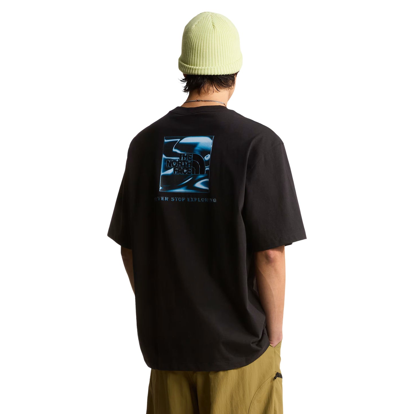 T-Shirt de manga curta para homem The North Face Liquid Box NSE Oversize em Preto TNF. Foto da parte de trás, vestida.