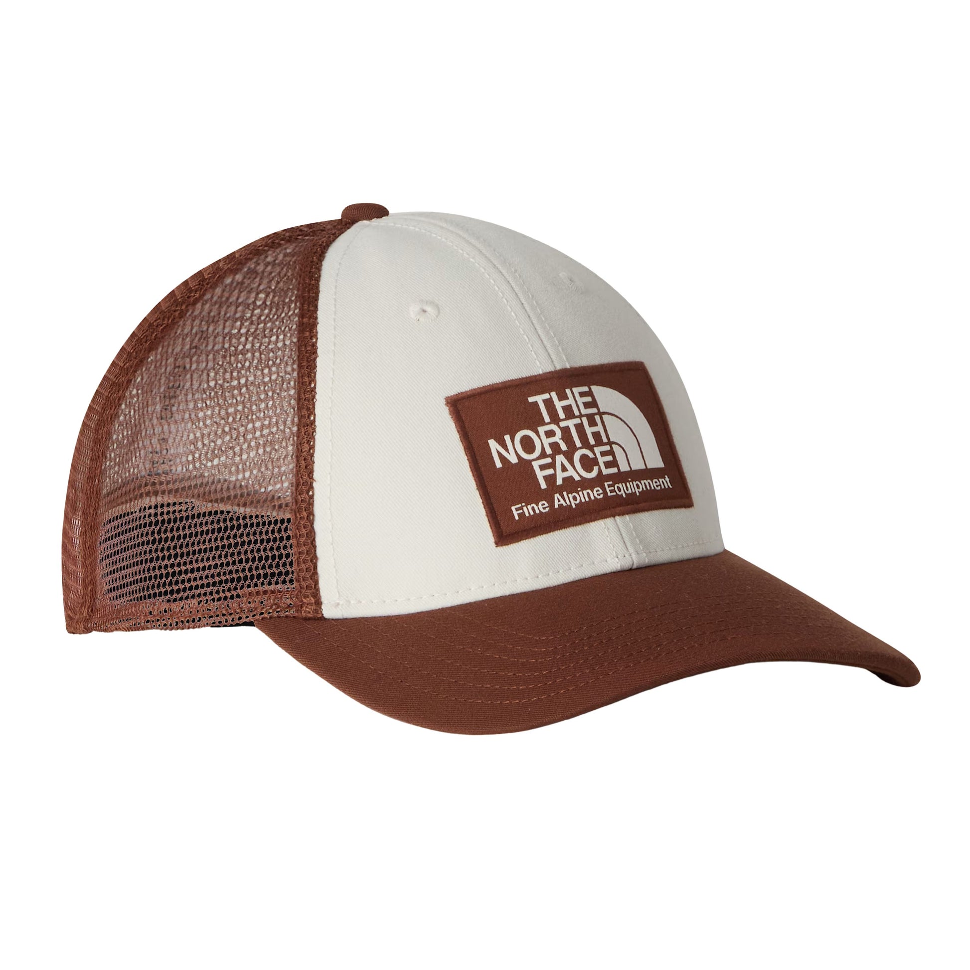 Boné unissexo The North Face Mudder Trucker em Ember Soil/Branco Dune. Foto da parte da frente.