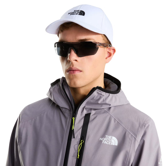 Boné unissexo The North Face Recycled 66 Classic em Branco TNF. Foto da parte da frente.