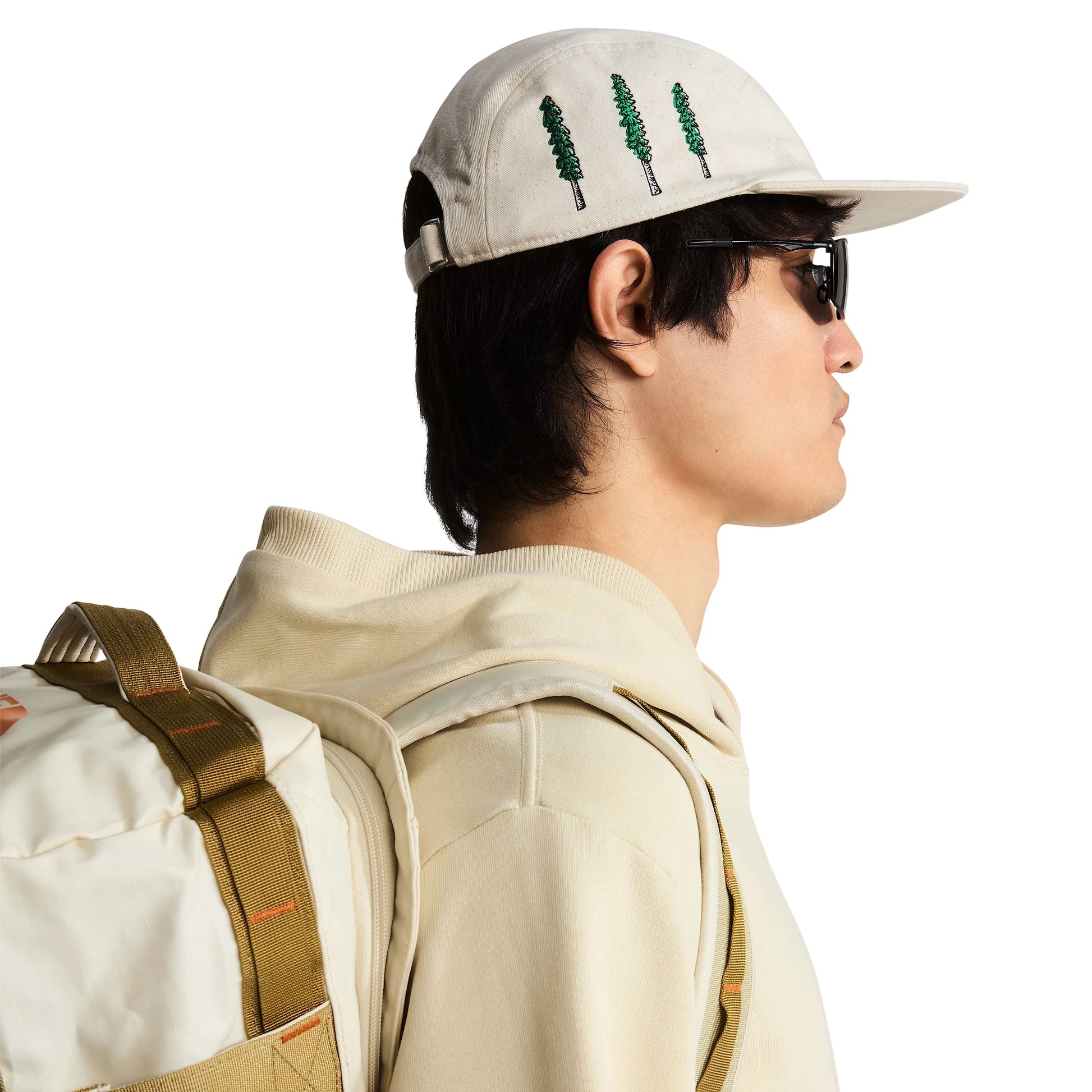 Boné unissexo The North Face Norm Camp em Branco Dune/Raw Undyed/Graphics. Foto da lateral.