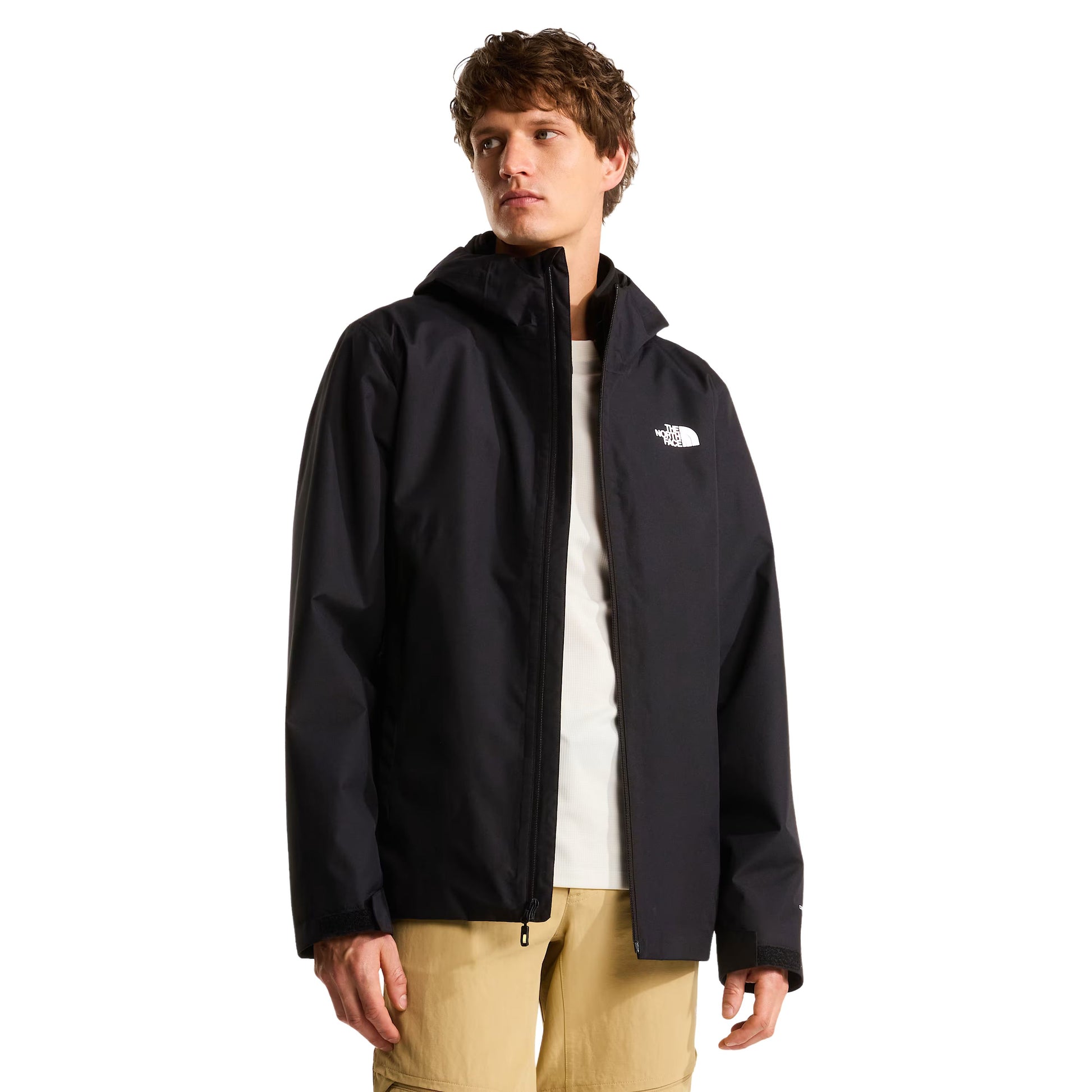 Casaco com carapuço para homem The North Face Quest Triclimate em Preto TNF/NPF. Foto da parte da frente, vestido.