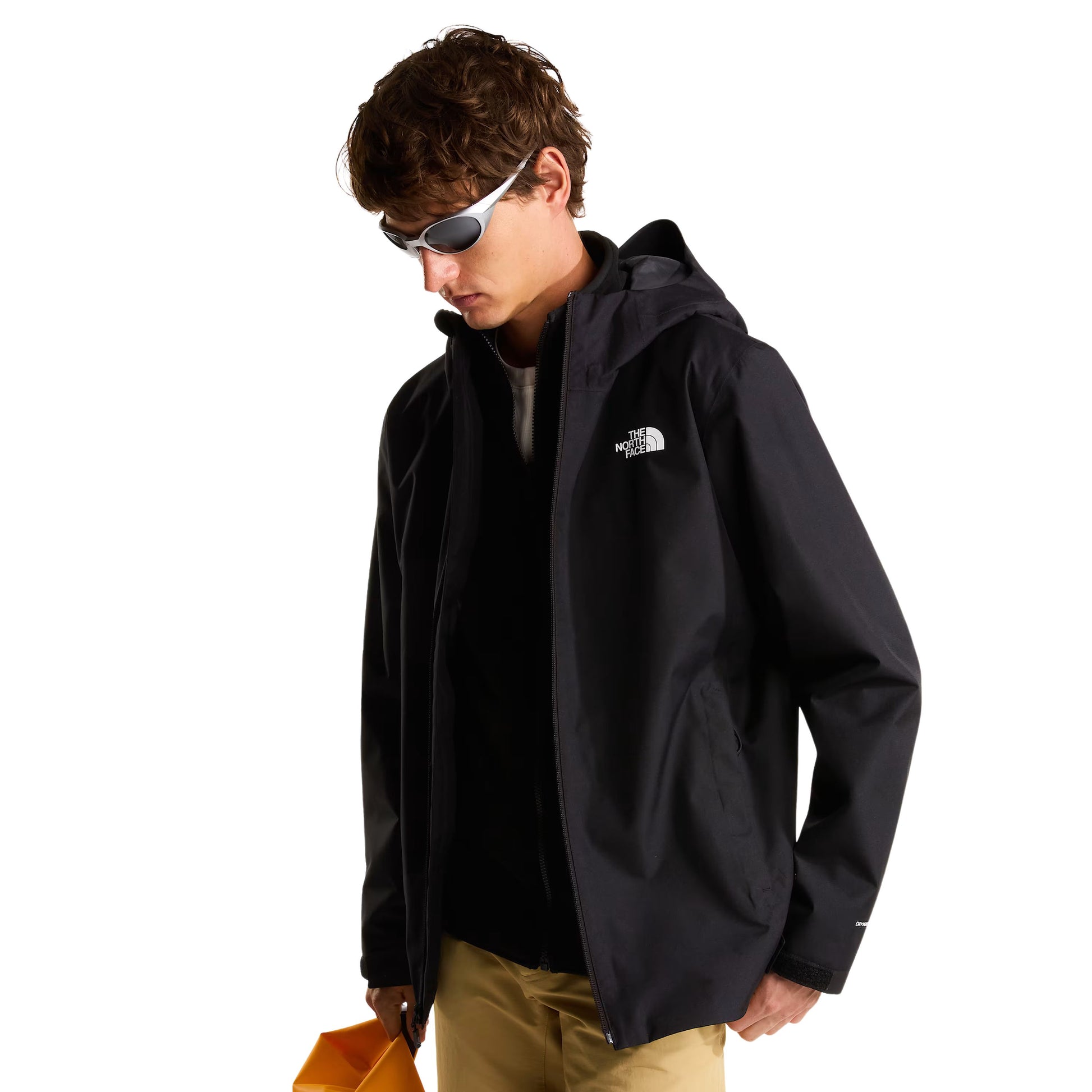 Casaco com carapuço para homem The North Face Quest Triclimate em Preto TNF/NPF. Foto da parte da frente, vestido.