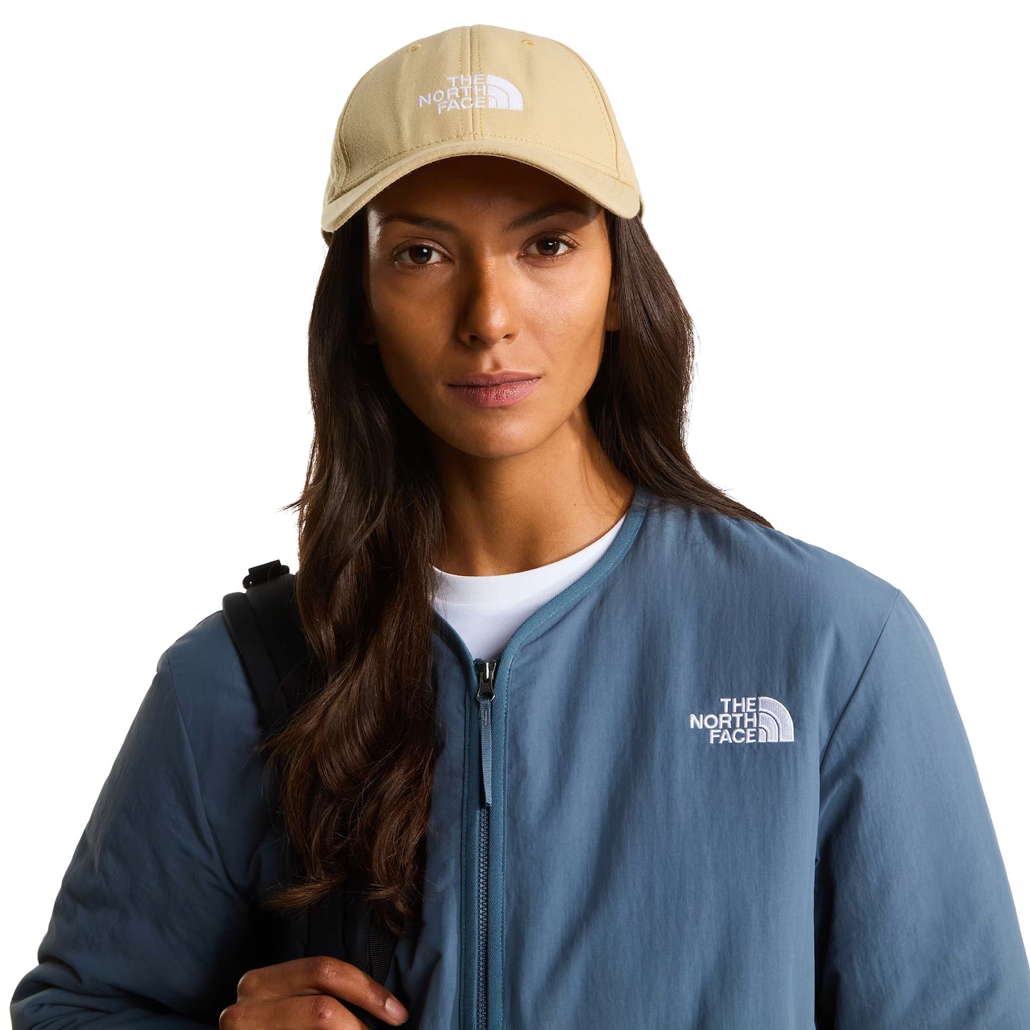 Boné unissexo The North Face Recycled 66 Classic em Khaki Stone. Foto da parte da frente.