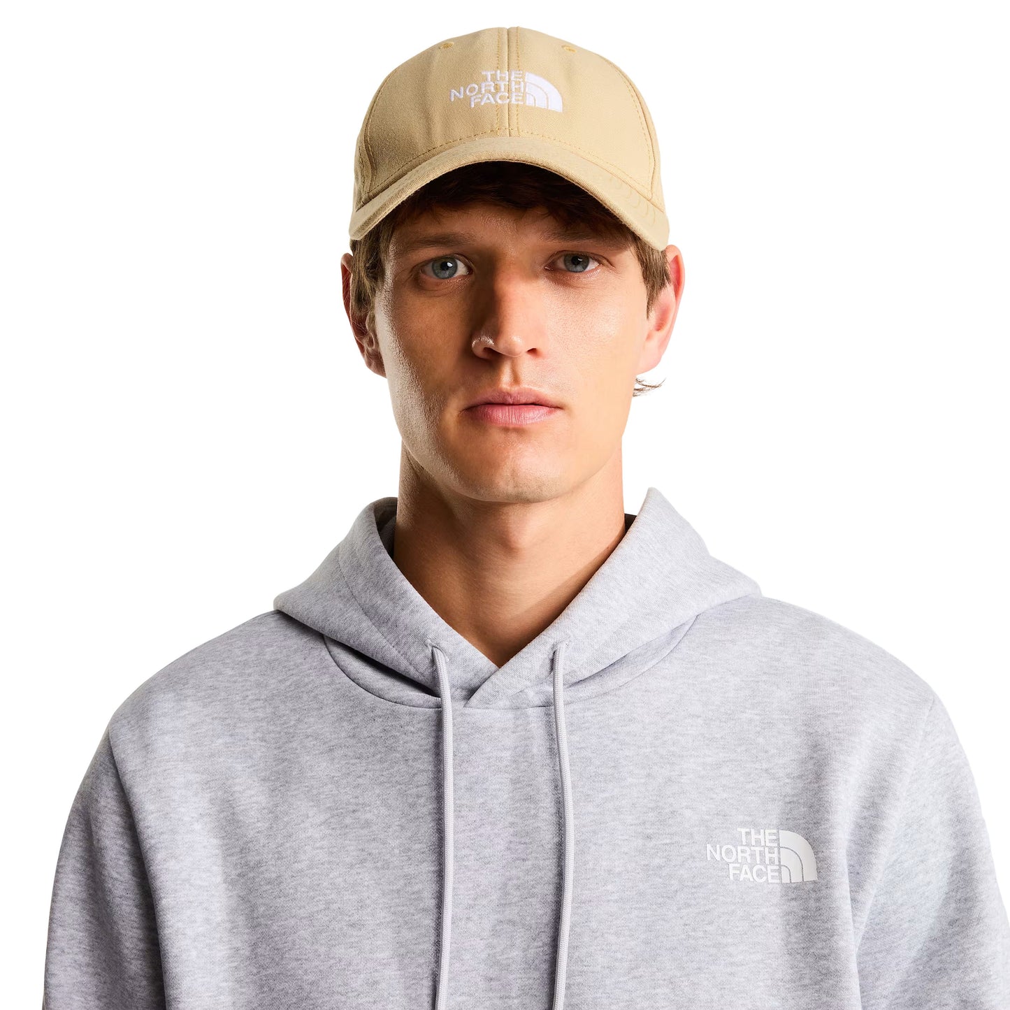 Boné unissexo The North Face Recycled 66 Classic em Khaki Stone. Foto da parte da frente.