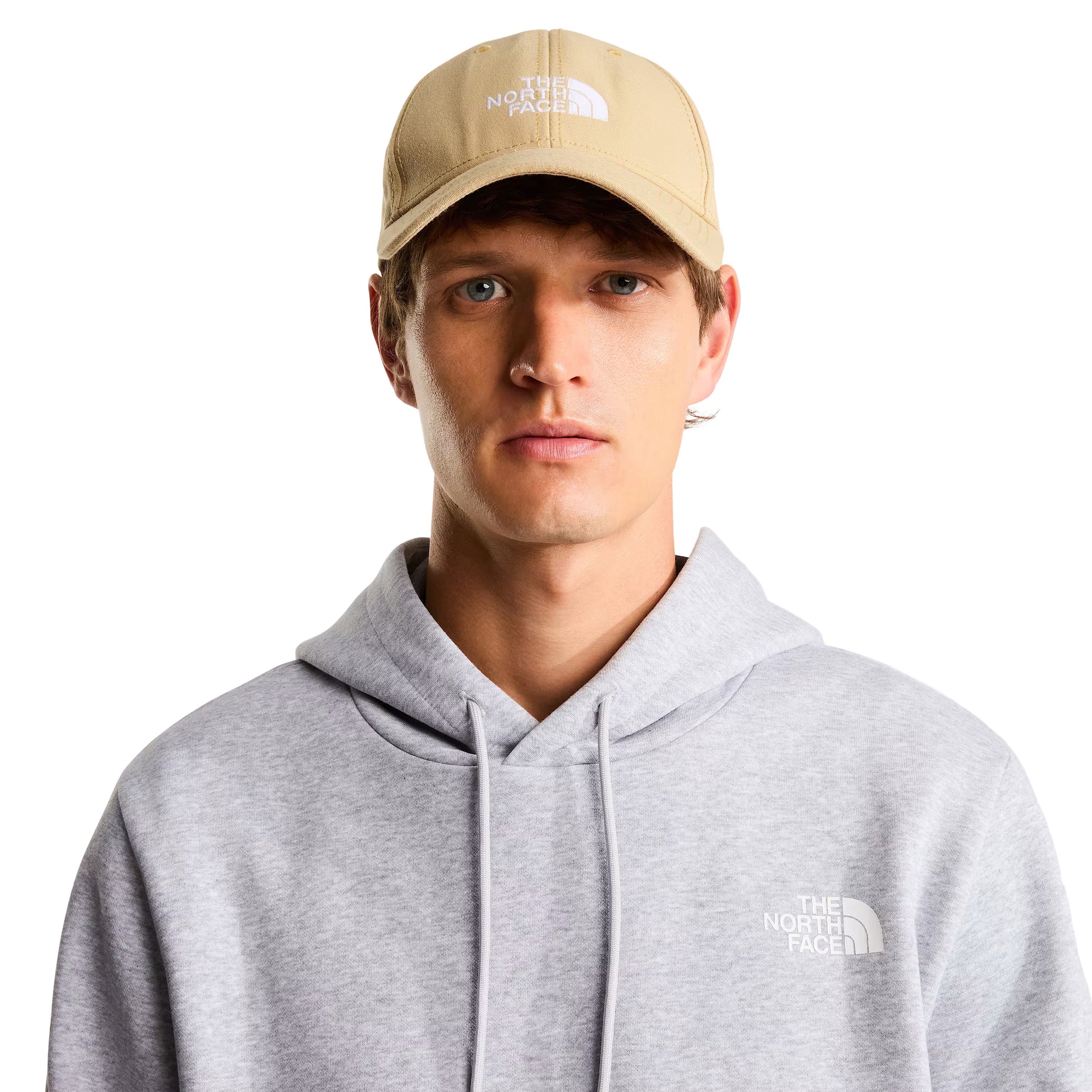 Boné unissexo The North Face Recycled 66 Classic em Khaki Stone. Foto da parte da frente.