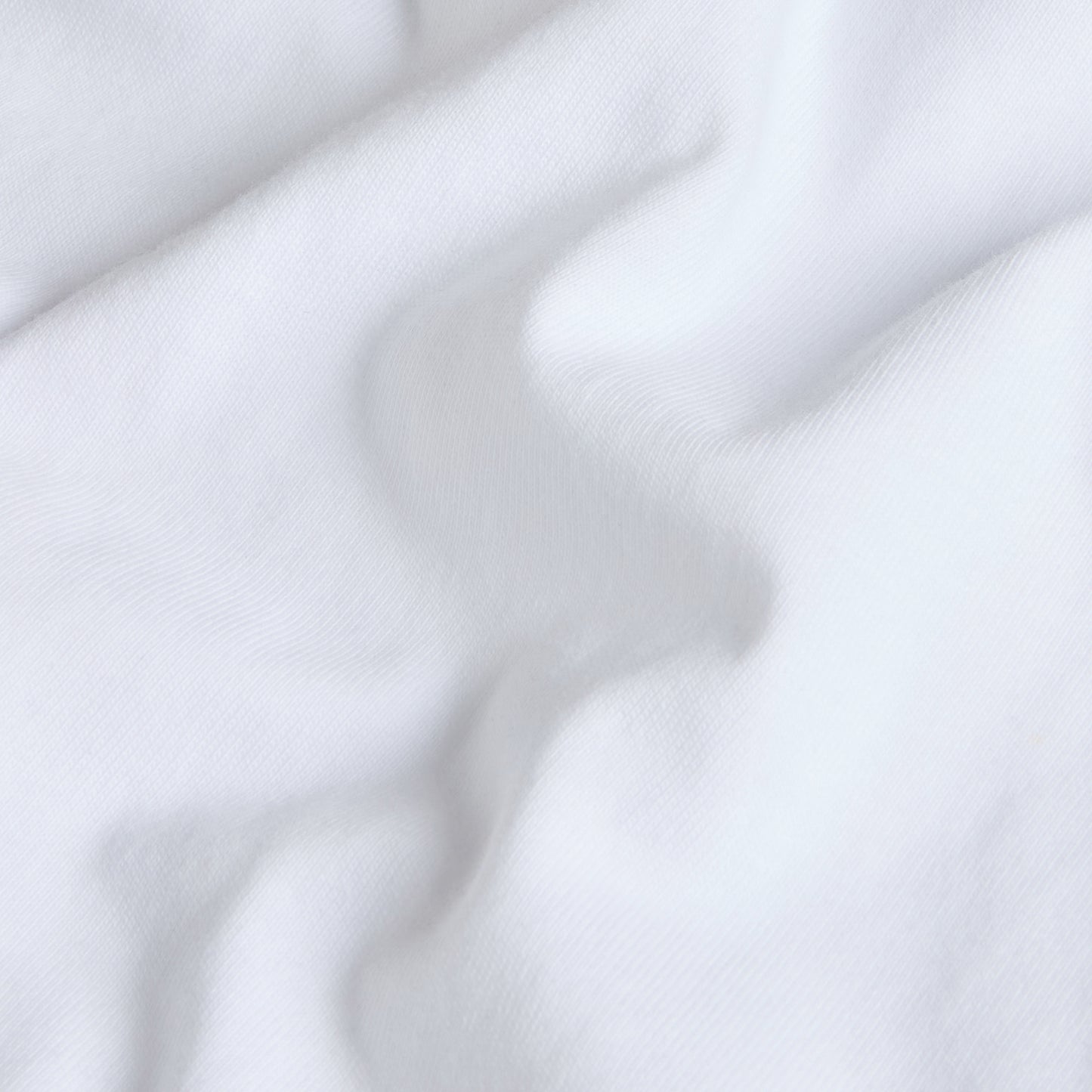 T-Shirt The North Face Retro Trail Relaxed em TNF White — detalhe do tecido jersey em TNF White, textura de malha com dobras suaves visíveis em close-up, fundo branco.