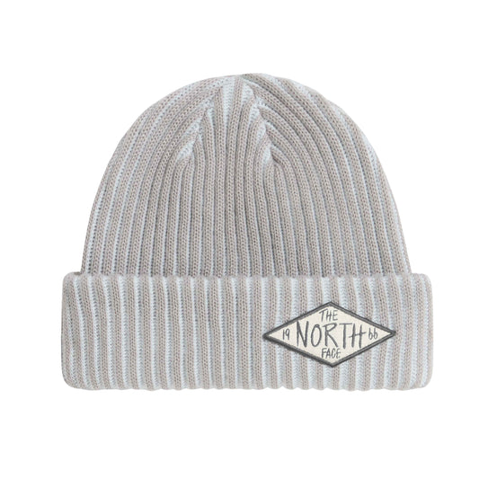 Gorro The North Face Salty Lined SE em Stone Slab, com malha canelada, dobra larga e emblema TNF 66 em forma de losango.