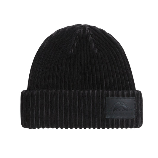 Gorro The North Face Salty Lined SE preto, com malha canelada, dobra larga e emblema retangular preto na frente.