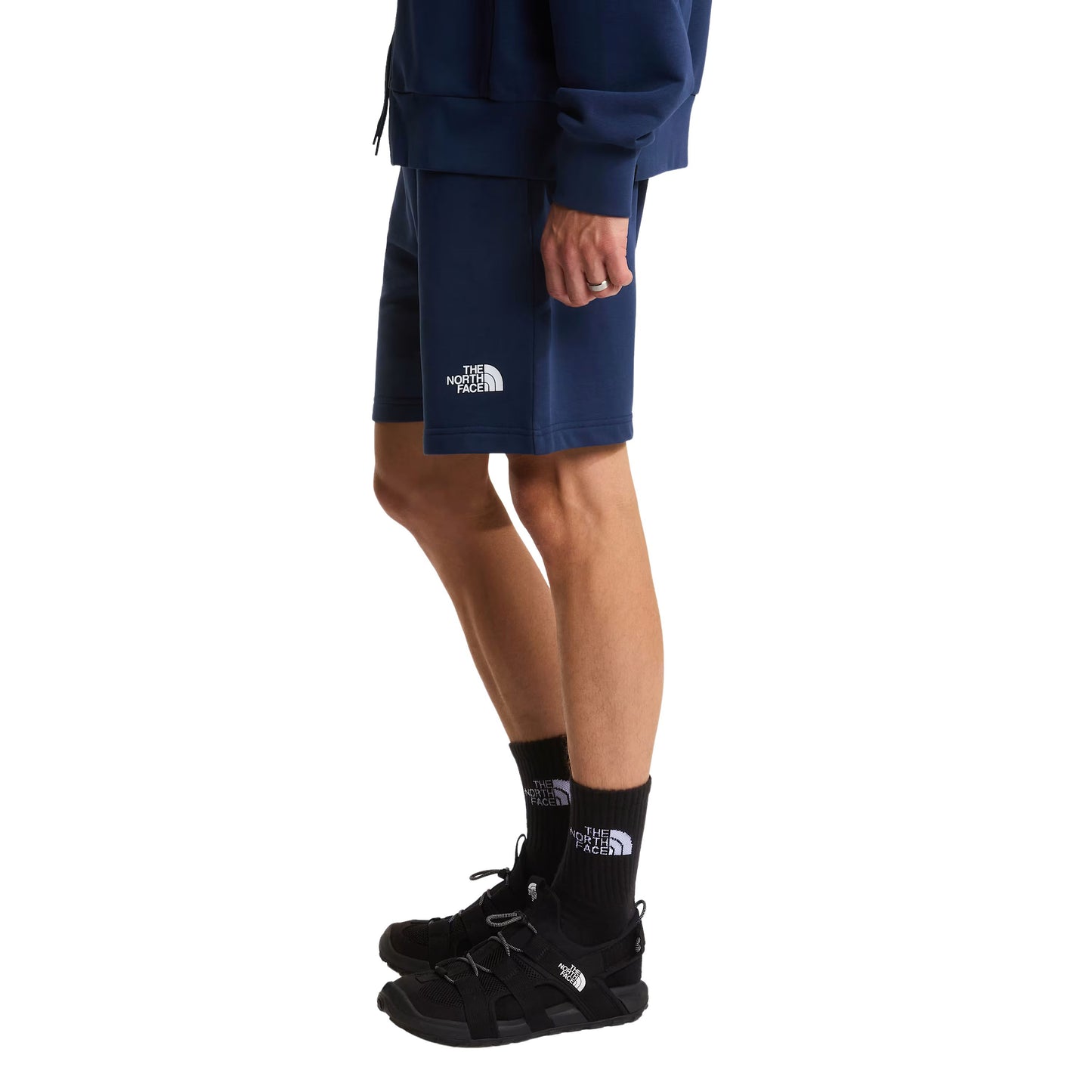 Calções para homem The North Face Simple Dome Light Regular em Summit Navy. Foto da lateral, vestidos.