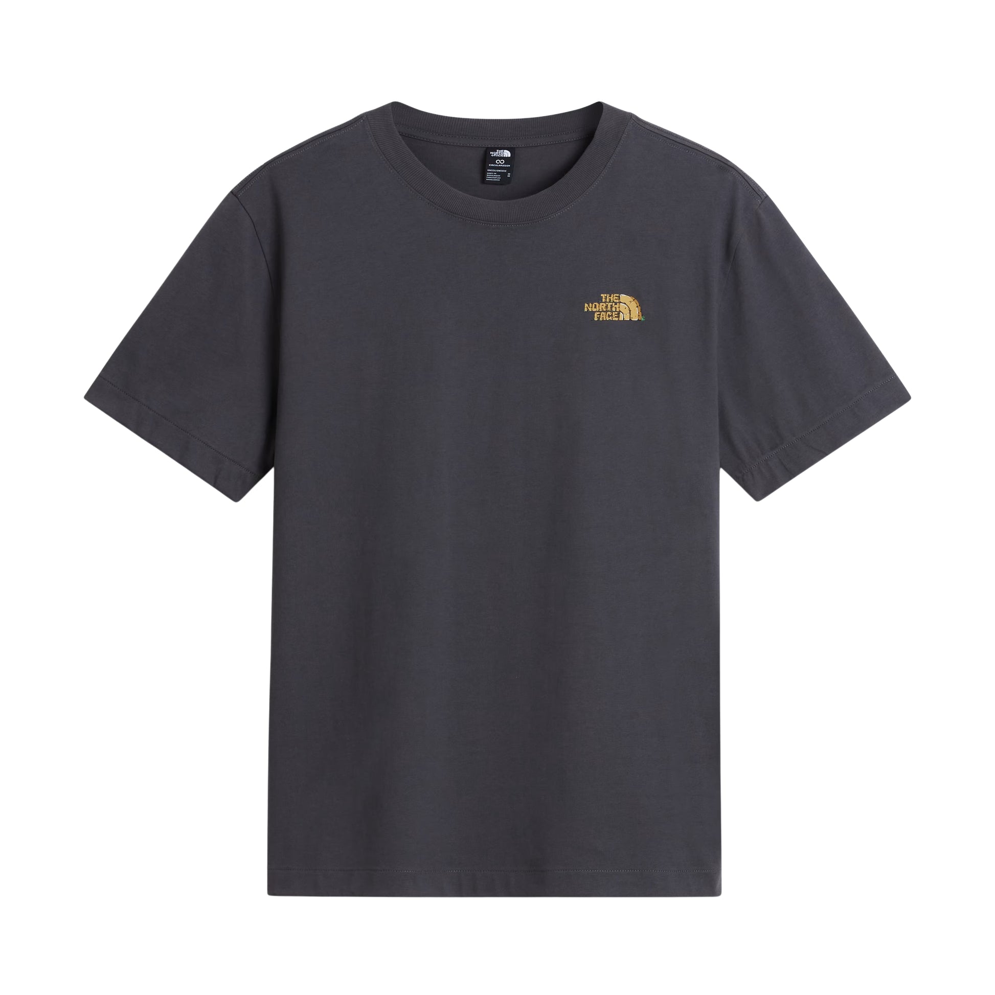 T-Shirt The North Face Stone Logo Relaxed em Anthracite Grey — vista frontal, produto sem modelo, logo The North Face Stone em dourado/ocre no peito esquerdo, gola redonda, etiqueta TNF preta na gola e corte relaxed visíveis, fundo branco.