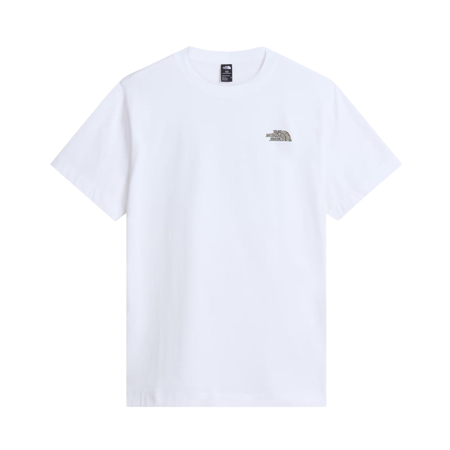 T-Shirt The North Face Stone Logo Relaxed em TNF White — vista frontal, produto sem modelo, logo TNF Stone Logo em pedra cinza/verde musgo no peito esquerdo, etiqueta TNF preta na gola e corte relaxed visíveis, fundo branco.