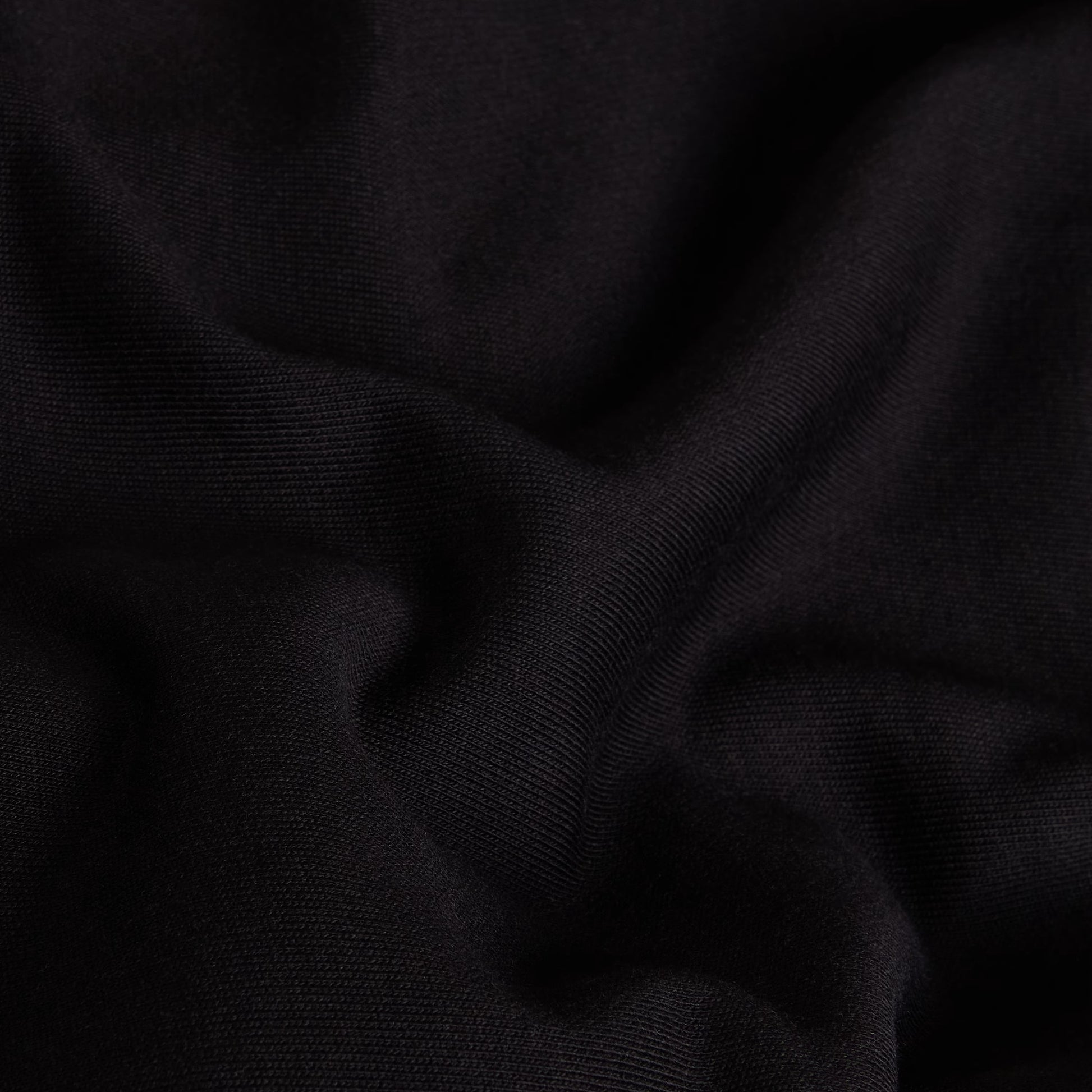 Hoodie The North Face TNF Essential Simple Dome Relaxed Full Zip em TNF Black — vista lateral direita, produto sem modelo, capuz com pregas e cordão branco, corte relaxado com manga larga, punho canelado e bainha canelada em malha cardada preta visíveis, fundo branco.