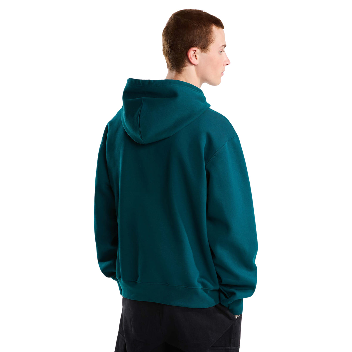 Vista traseira a três quartos da sweat The North Face Essential Simple Dome Pacific Teal num modelo, com capuz pousado nas costas.
