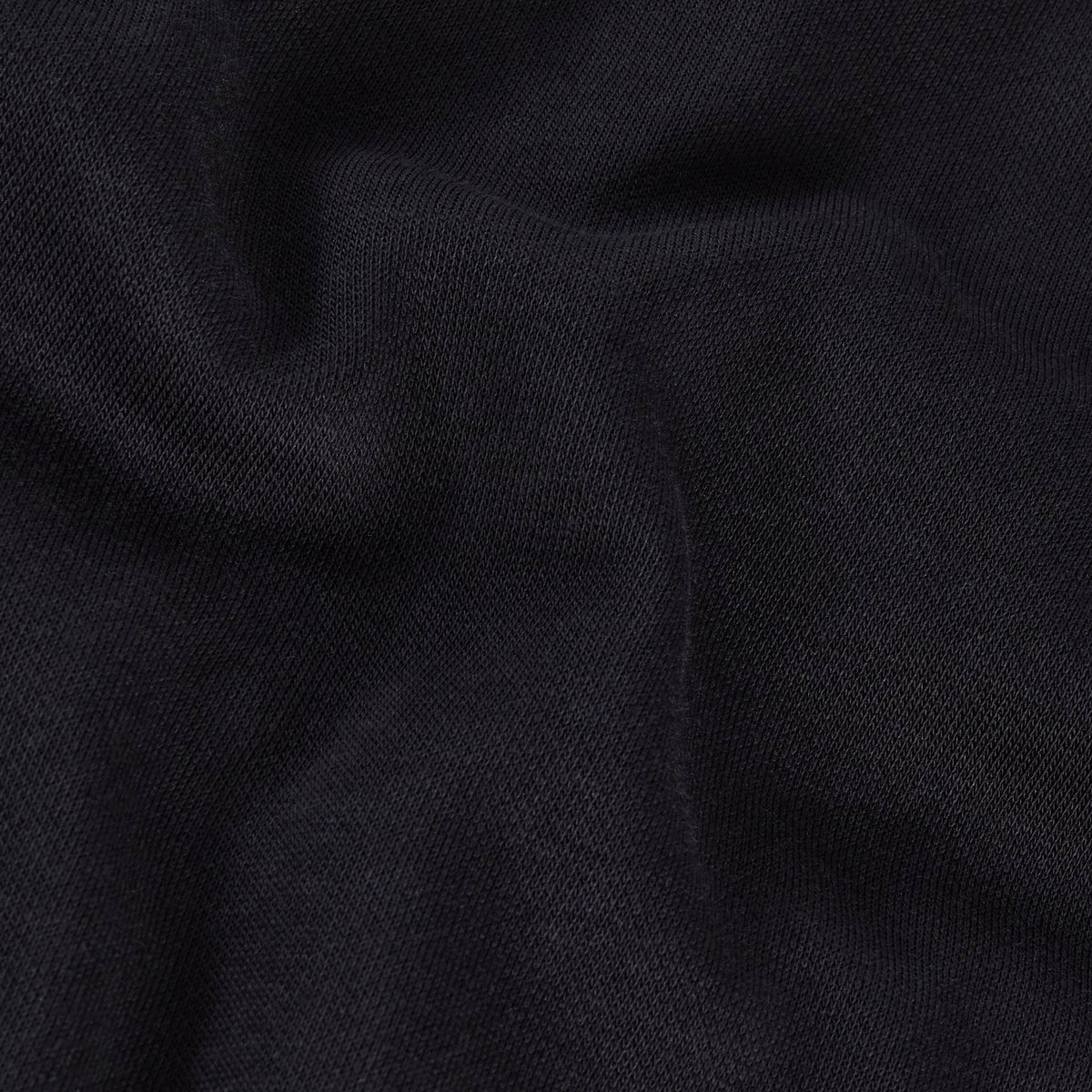 Pormenor da textura do tecido preto da sweat The North Face Essential Simple Dome.