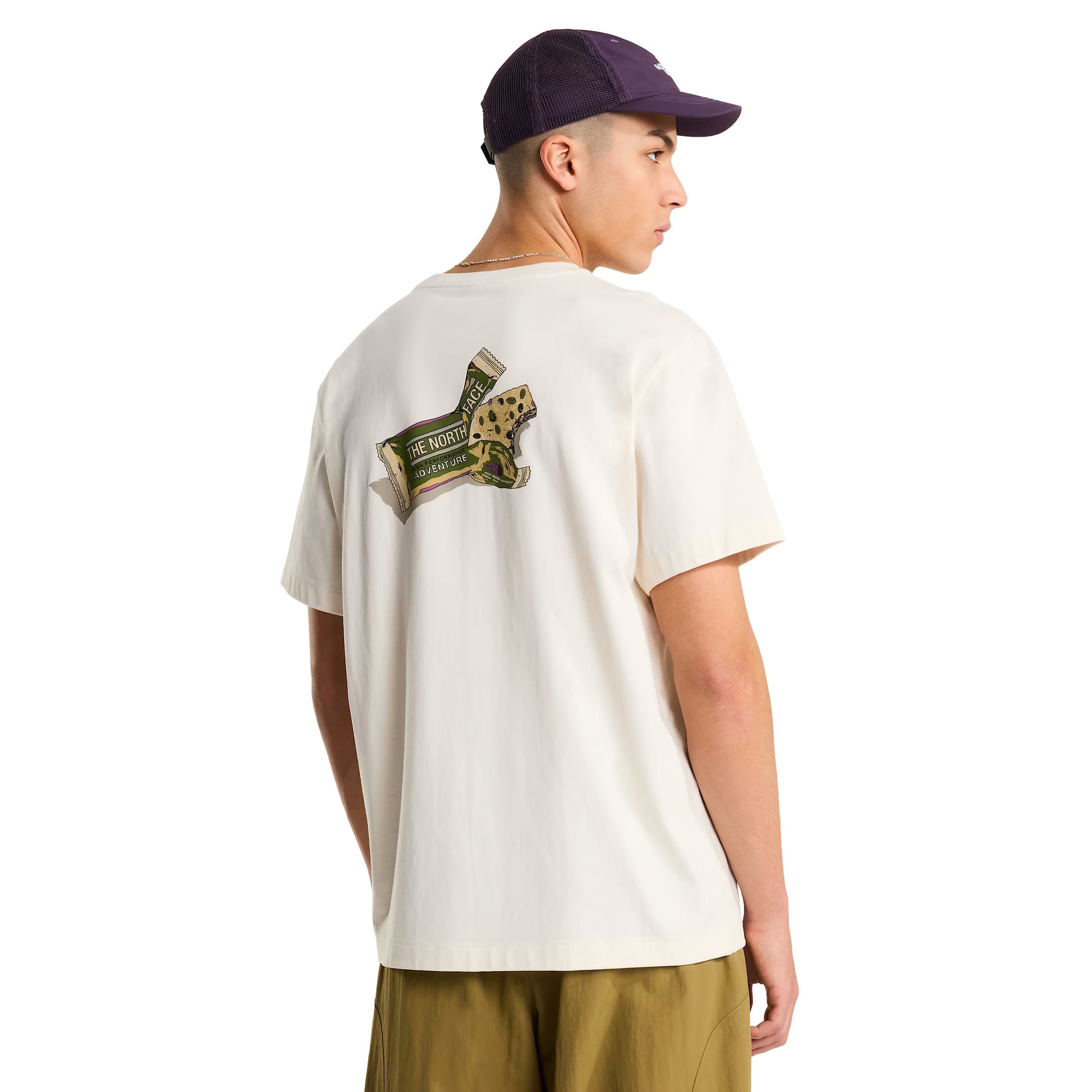 T-Shirt de manga curta unissexo The North Face TNF Snack Relaxed Graphic em Branco Dune. Foto da parte de trás, vestida.