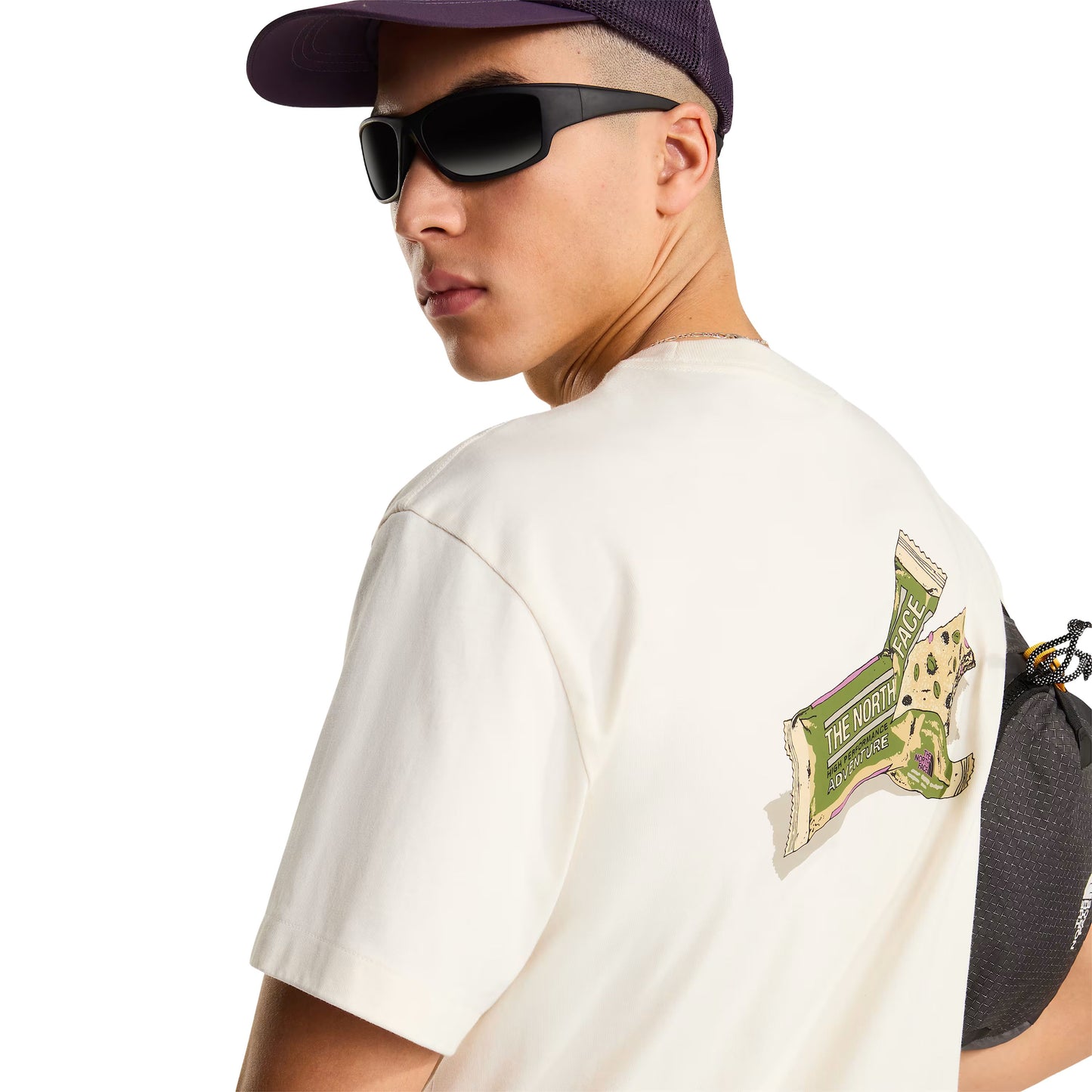 T-Shirt de manga curta unissexo The North Face TNF Snack Relaxed Graphic em Branco Dune. Foto de detalhe da parte da frente, vestida.