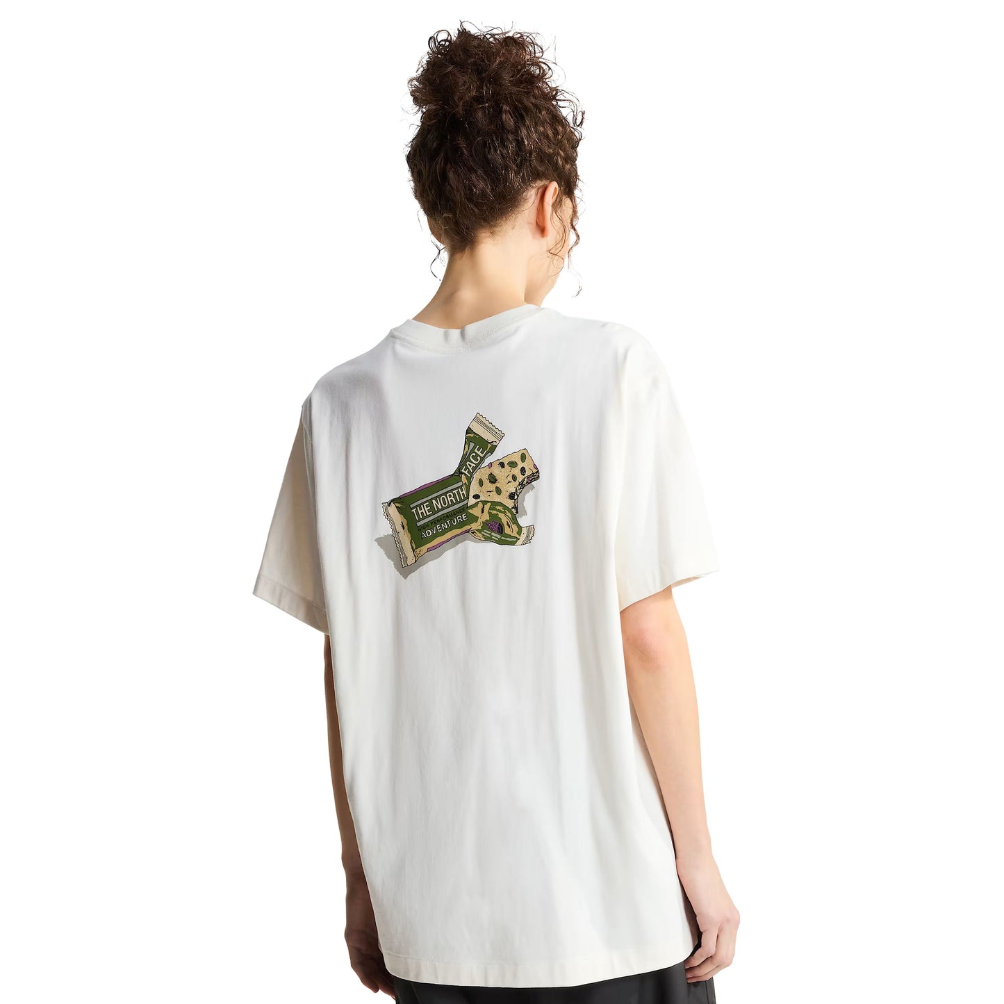 T-Shirt de manga curta unissexo The North Face TNF Snack Relaxed Graphic em Branco Dune. Foto da parte de trás, vestida.
