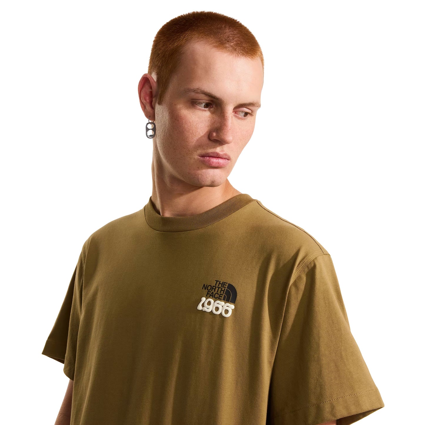 T-Shirt de manga curta para homem The North Face 1966 Half Dome Relaxed em Cedar. Foto da parte da frente, vestida.