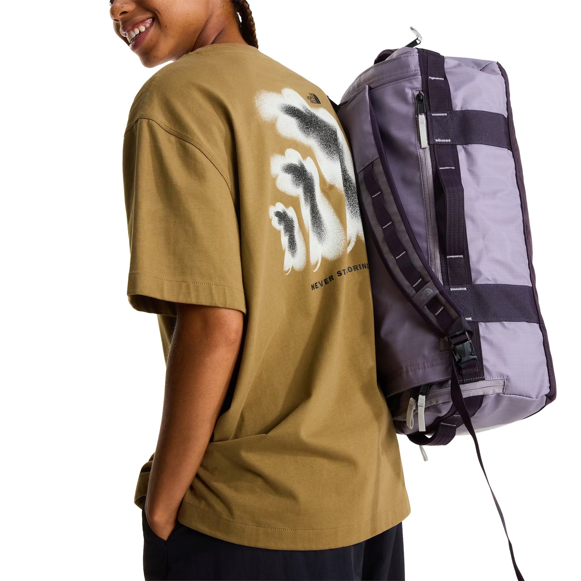 T-Shirt de manga curta para homem The North Face 1966 Half Dome Relaxed em Cedar. Foto da parte de trás, vestida.