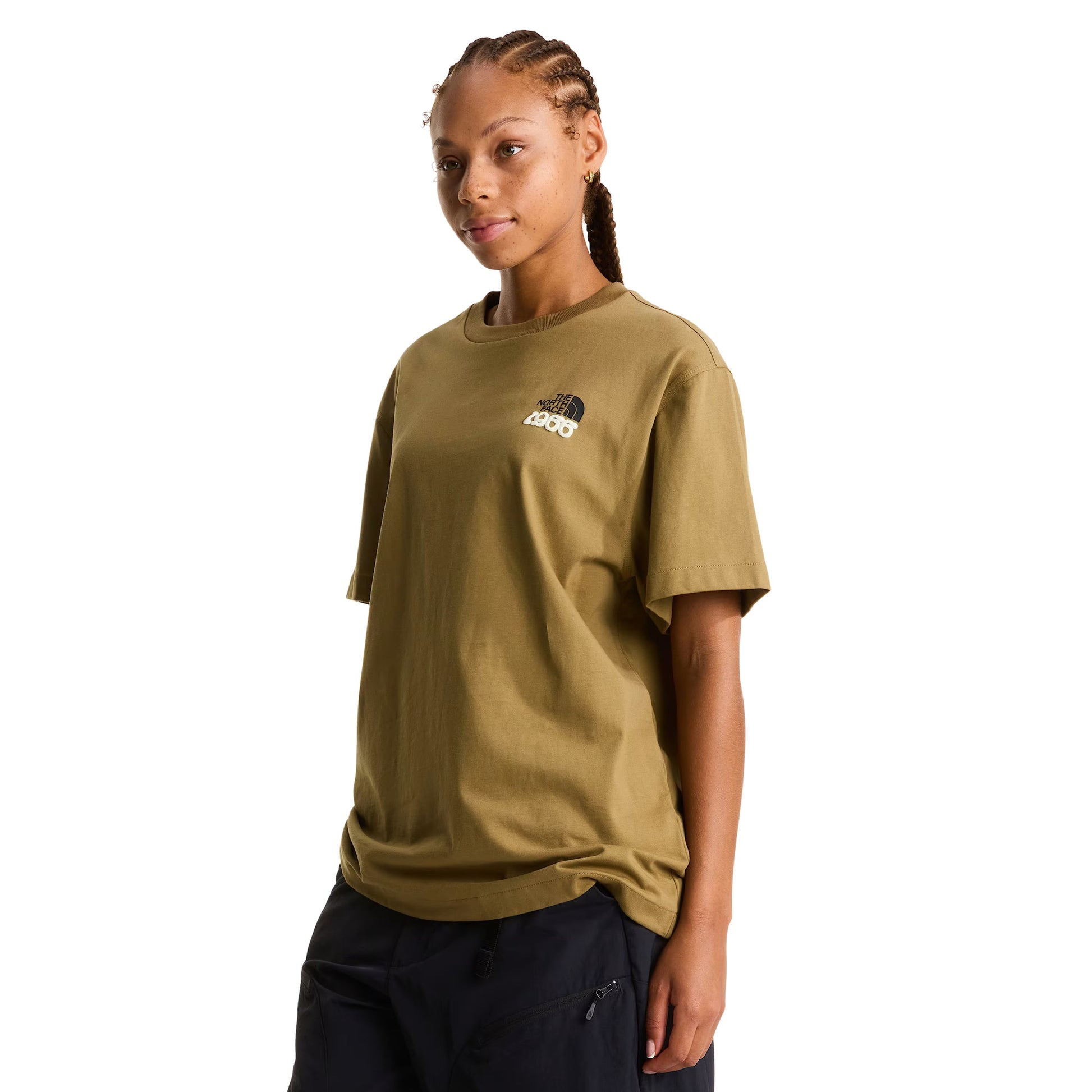 T-Shirt de manga curta para homem The North Face 1966 Half Dome Relaxed em Cedar. Foto da parte da frente, vestida.