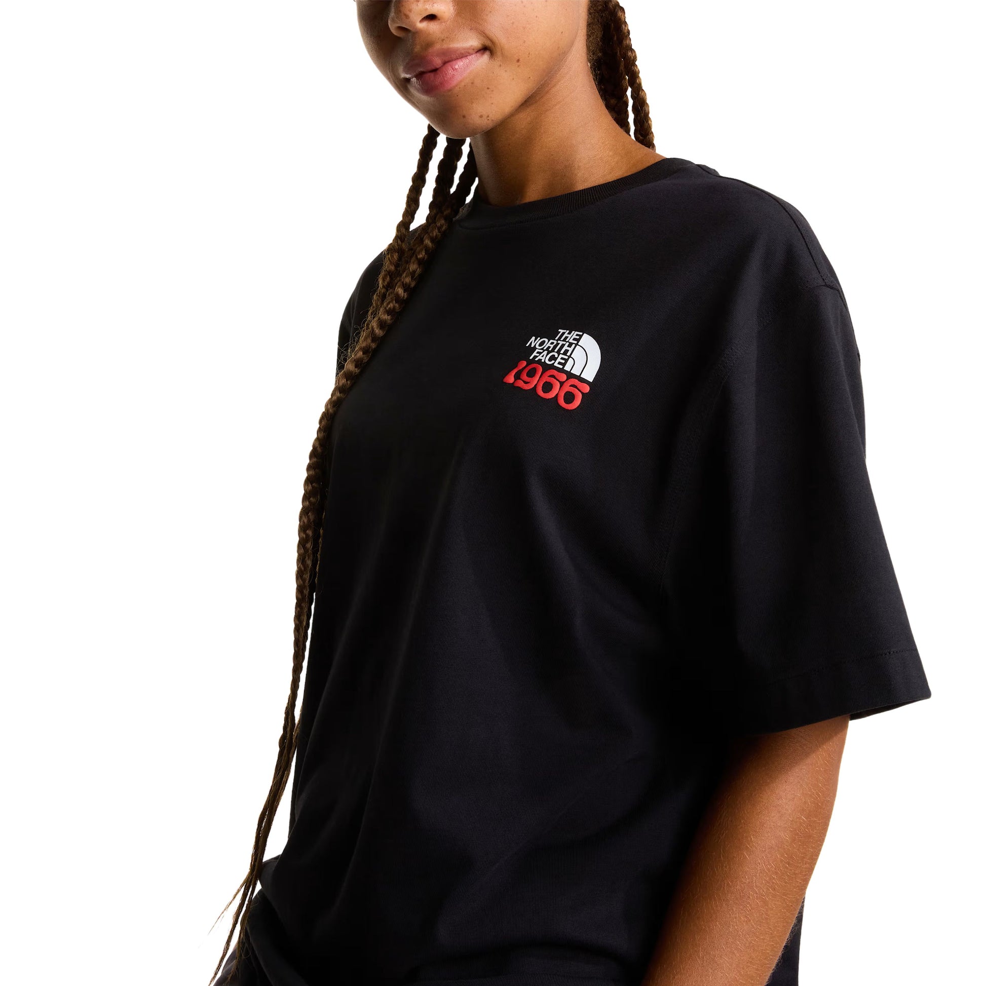 T-Shirt de manga curta para homem The North Face 1966 Half Dome Relaxed em Preto TNF. Foto de detalhe da parte da frente, vestida.