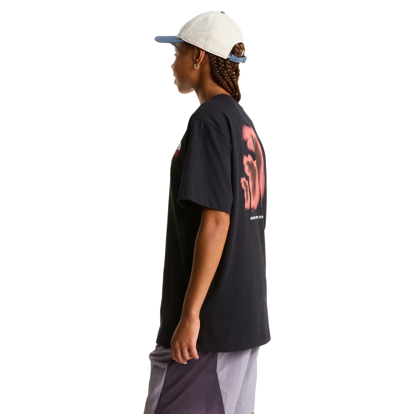 T-Shirt de manga curta para homem The North Face 1966 Half Dome Relaxed em Preto TNF. Foto da parte de trás, vestida.